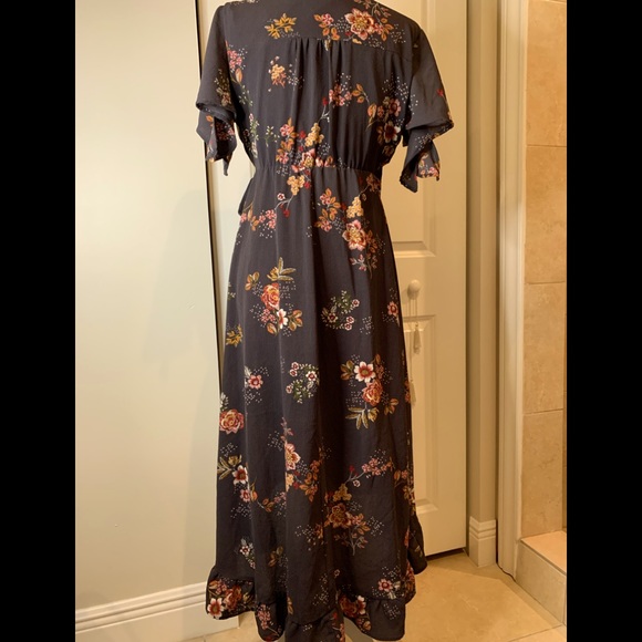 Urban Romantics Grey Floral High-Low Wrap Dress - Picture 4 of 5